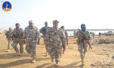 رئيس مصلحة خفر السواحل يتفقد عدد من المراكز العملياتية في قطاعي البحر الاحمر وخليج عدن