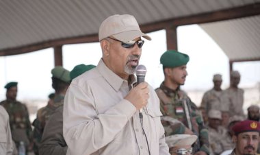 قواتنا المسلحة تهنئ الرئيس الزُبيدي بمناسبة حلول عيد الاضحى المبارك