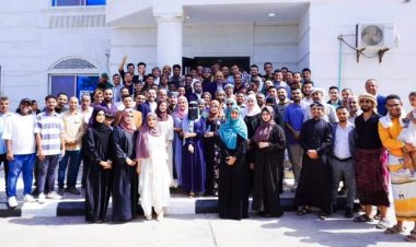 الرئيس الزُبيدي يستقبل المهنئين بعيد الأضحى من منتسبي قطاع الإذاعة والتلفزيون