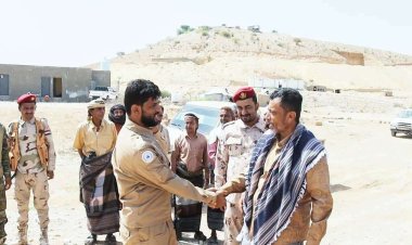 رئيس تنفيذية انتقالي أبين يتفقد المواقع العسكرية للواء الأول دعم وإسناد بالمحفد ويشيد بجاهزيته القتاليه