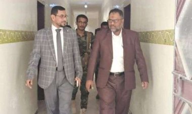 وكيلا محافظة شبوة يتفقدان الانضباط الوظيفي بالمكاتب التنفيذية