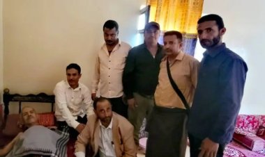 قيادة مجلس نقابة الصحفيين والإعلاميين الجنوبيين بالضالع تزور الصحفي “قائد دربان ” للإطمئنان على صحته