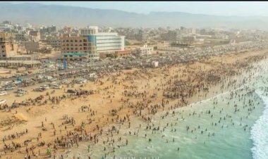 خفر السواحل في العاصمة عدن يحذر سكان 4 محافظات من خطر السباحة في شواطئ البحر العربي