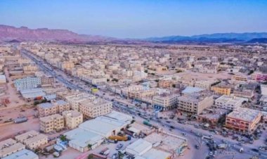 رئيس تنفيذية انتقالي شبوة يؤدي واجب العزاء لمحسن الحاج بوفاة والدته