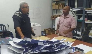 مسؤول بتربية ساحل حضرموت يزور المطبعة السرية لاختبارات شهادة الثانوية ويشيد بإنجازاتها