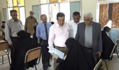 الحالمي ورئيس جامعة لحج يدشنان امتحانات الفصل الثاني في كلية ناصر للعلوم الزراعية