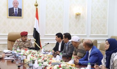 اللجنة الوطنية للتحقيق تناقش مع وزير الدفاع دور المؤسسة العسكرية في حماية حقوق الانسان