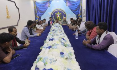 رئيس تنفيذية انتقالي حضرموت يناقش اجراءات تنفيذ هيكلة الهيئات التنفيذية في مديرية أرياف المكلا