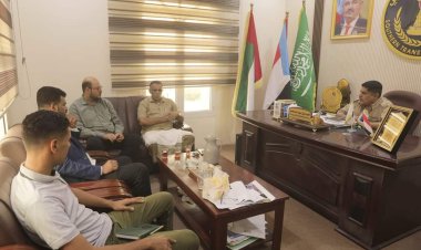 رئيس تنفيذية انتقالي حضرموت يناقش مع مدير عام مديرية أرياف المكلا سبل تطوير وتحسين الخدمات