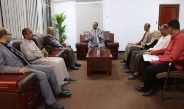 الوزير الزعوري يشيد باستراتيجية بنك حضرموت التجاري لخدمة الاقتصاد الوطني