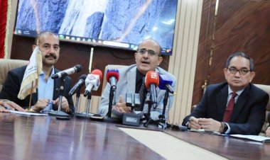 مؤتمر صحفي لوزير الصحة والسكان قاسم بحيبح حول التحديات الراهنة في التمويل وتاثيرها على النظام الصحي في اليمن