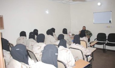 محاضرة عن “الضبط و الربط العسكري وكيفية الدفاع عن الموقع” لمنتسبي سرية الشهيدة منار بالمكلا