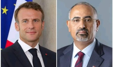 الرئيس الزُبيدي يهنئ الرئيس إيمانويل ماكرون باليوم الوطني لفرنسا