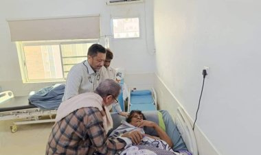 رئيس تنفيذية انتقالي أبين يطمئن على صحة الفنان عوض أحمد