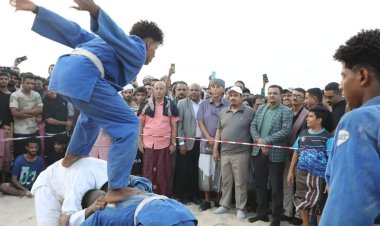 محافظ حضرموت يطلق 500 من الحمام الزاجل في رسالة سلام للعالم تدشينًا لمهرجان البلدة السياحي 2024