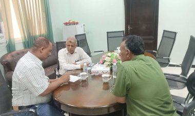 الجمحي يلتقي المدير العام لمديرية أرياف المكلا لمناقشة أوضاع القطاع الصحي بالمديرية