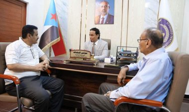 السقاف يلتقي رئيس كتلة عدن بالجمعية الوطنية ومدير مديرية المنصورة