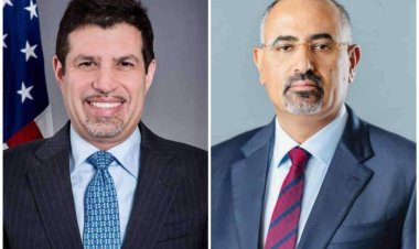 لدى لقائه السفير الأمريكي.. الرئيس الزُبيدي: القضاء على التهديد الحوثي يتطلب استراتيجية ردع شاملة