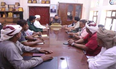 الثقلي يلتقي لجنة هيكلة المقادمة والأعيان بسقطرى