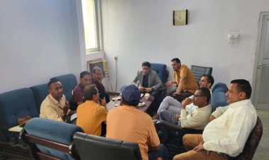 مكتب النقل عدن يناقش خطة تنظيم حركة مركبات نقل الركاب بالعاصمة