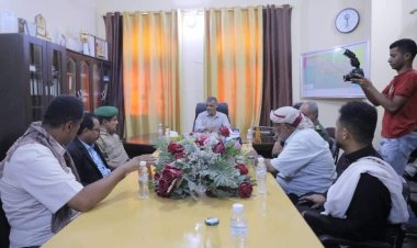 رئيس تنفيذية انتقالي حضرموت يلتقي المدير العام لمديرية غيل باوزير ويزور مكتبي الأشغال العامة والعقار بالمديرية