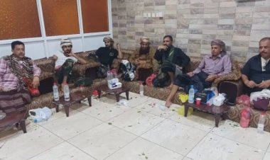 رئيس انتقالي أبين يؤدي واجب العزاء لأسرة الشهيد عبد العليم الرضامي بالعاصمة عدن.