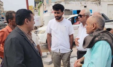 بتكلفة ( 138 ) مليون ريال..مدير عام المنصورة يتسلم مشروع "الرصف الحجري في بلوك ( 31 )" من الجهة المنفذة