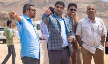 المدير التنفيذي لشركة النفط يزور موقع إنشاء منشأة نفطية بساحل حضرموت ‏