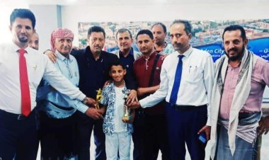 رئيس تنفيذية انتقالي أبين يستقبل العبقري الصغير يسلم وليد في مطار عدن الدولي