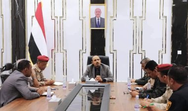 محافظ حضرموت يرأس اجتماعًا للجنة الأمنية لبحث خطط التأمين وتعزيز العمل الأمني.