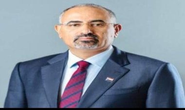 الرئيس الزُبيدي يُعزَّي المناضل اللواء محمد ناجي سعيد بوفاة شقيقه