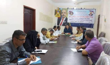 نائب رئيس تنفيذية انتقالي شبوة يؤدي واجب العزاء لأسرة المناضل رشاد التومه القميشي