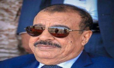 اللواء بن بريك يُعزّي في وفاة العميد أحمد حسين أحمد