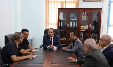 محافظ حضرموت يبحث تطوير الاستثمار في مجال التعدين والموارد المعدنية