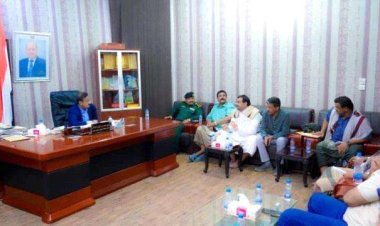 المحافظ بن الوزير يشدد على أهمية الحفاظ على حقول النفط في شبوة