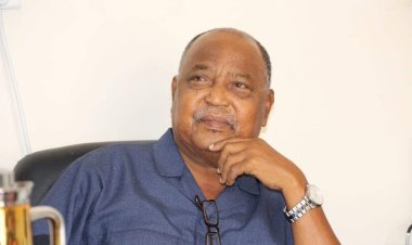 محافظ حضرموت يعزي بوفاة الشخصية الإدارية والعسكرية "الأستاذ محسن ناصر ناجي"