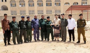 الوكيل الطوسلي، ومدير عام شرطة شبوة، يشرفان على تسليم موقع إنشاء سكن الضباط وتأهيل عنابر القوات الخاصة للجهات المنفذة