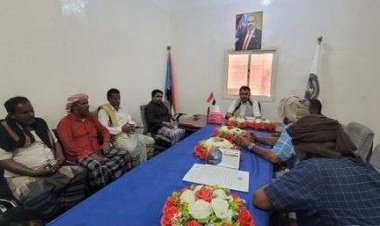 محافظ شبوة يطلع على التقرير التقييمي لإدارات الموارد البشرية