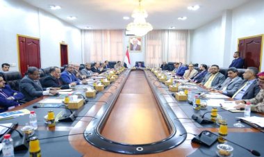 مجلس الوزراء يعقد اجتماعاً استثنائياً لمناقشة الأوضاع العسكرية وخطط التطوير لتحسين أداء القوات المسلحة