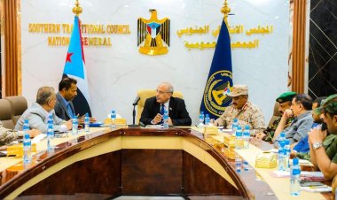 الكثيري يرأس اجتماعاً مشتركاً للقادة العسكريين والأمنيين بالعاصمة عدن ومحافظة أبين