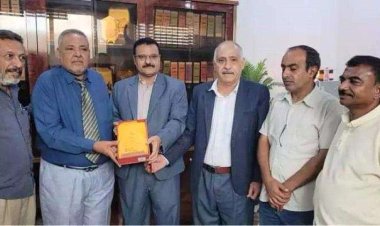 مدير عام المنصورة يتسلم درع تكريم من قيادة اللجان المجتمعية بالعاصمة عدن