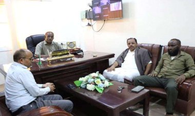 مدير إدارة الصحة بمديرية رماه يناقش أوجه العلاقة والتعاون مع مكتب وزارة الصحة بالمهرة