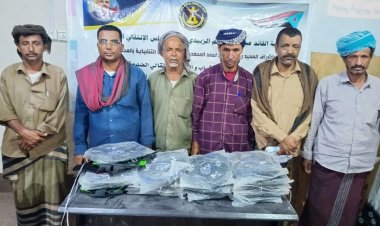 انتقالي الضليعة يدشن توزيع الحقيبة المدرسية على طلاب مجمع الضليعة