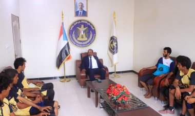 رئيس تنفيذية انتقالي شبوة يلتقي إدارة فريق صقور المحضرة الرياضي