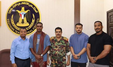 رئيس تنفيذية انتقالي حضرموت يطلع على استعدادات البطولة التحضيرية للعبة مصارعة الذراعين