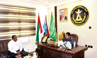 رئيس تنفيذية انتقالي حضرموت يلتقي هيئة الإغاثة والأعمال الإنسانية بمدينة المكلا