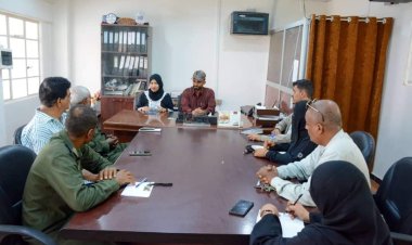 هيئة الإغاثة والأعمال الإنسانية تبحث مع السلطة المحلية بصيرة تفعيل فرق الطوارئ