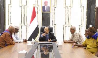 محافظ حضرموت يبحث مع عددٍ من أبناء حضرموت جهود لم الشمل ووحدة الكلمة