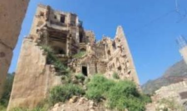 انهيار منزلين جراء الأمطار الغزيرة في مدينة يريم