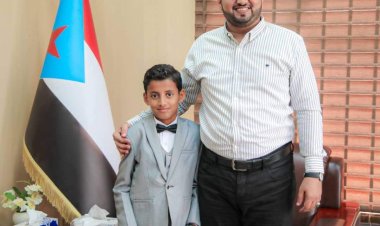 العولقي يستقبل الطفل "العبقري" يسلم السعيدي ويؤكد على الاهتمام بالنشء